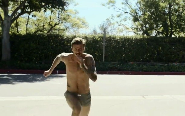H&M'in yeni reklamında Beckham koşusu
