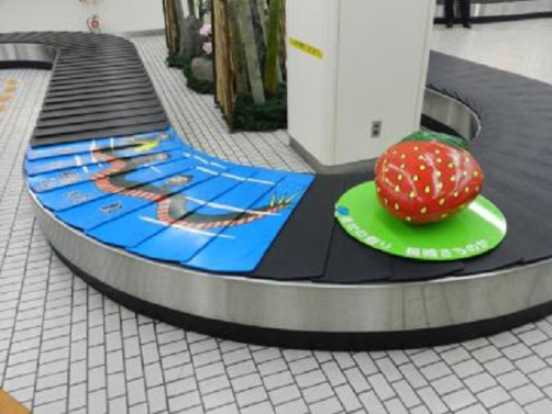 Japonya’da bagaj bantları ziyaretçileri bilgilendirmek için kullanılıyor.