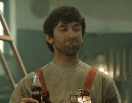 Coca-Cola 'Merak Ettim' projesini reklam filmleri ile destekliyor.