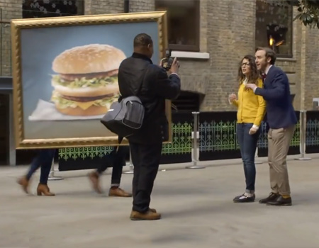 McDonald's çift katlı burgerinin aklınızı başından aldığını kanıtlıyor.
