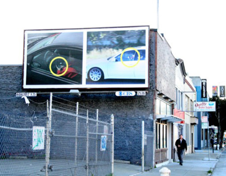 Direksiyon başında telefon kullanan sürücüleri utandıran billboard
