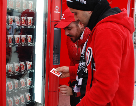 Futbolseverlerin bozuk paraları Vodafone'la ceplerinde kaldı