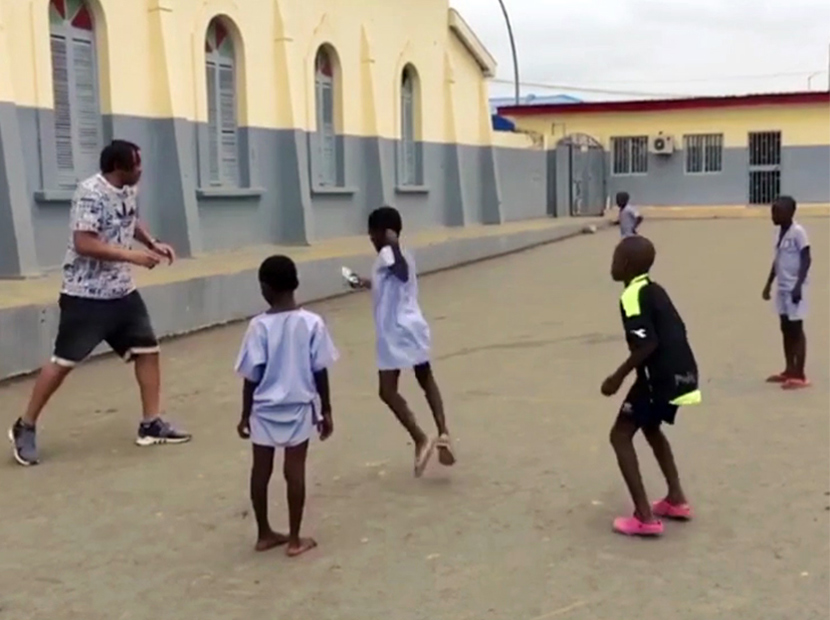Afrikalı çocuklar için hayali futbol