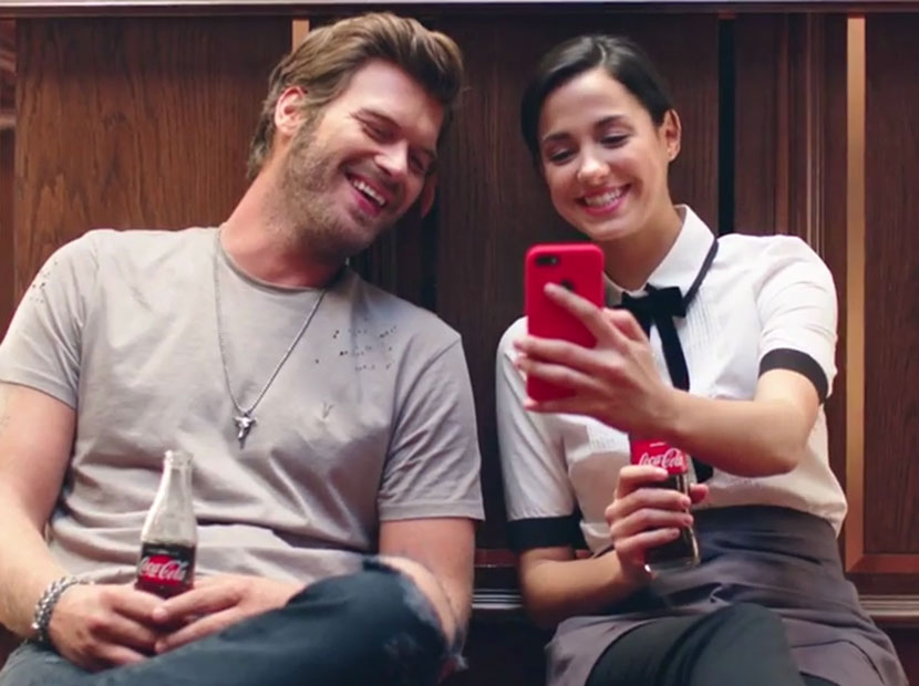 Coca-Cola'nın yeni reklam yüzü Kıvanç Tatlıtuğ