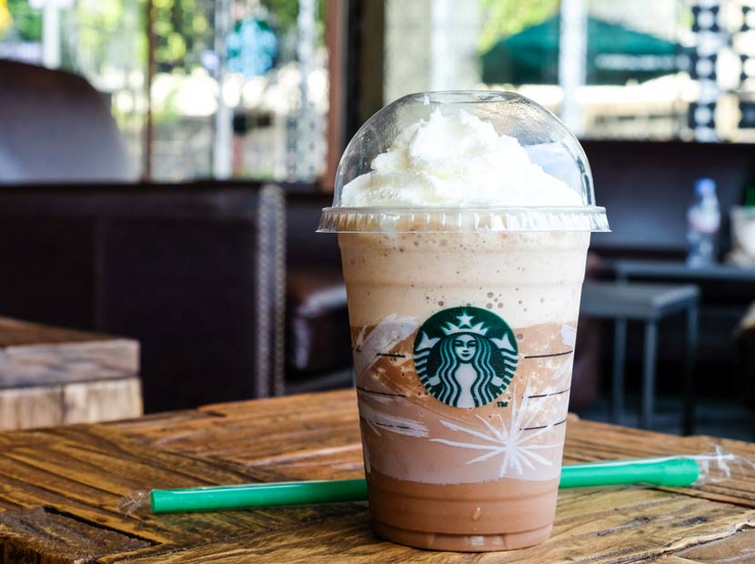 Starbucks plastik pipetlere veda ediyor