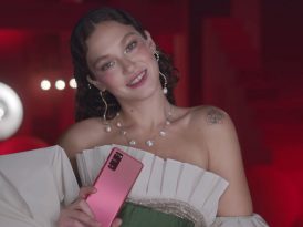 Samsung'un yeni reklam yüzü Melisa Şenolsun
