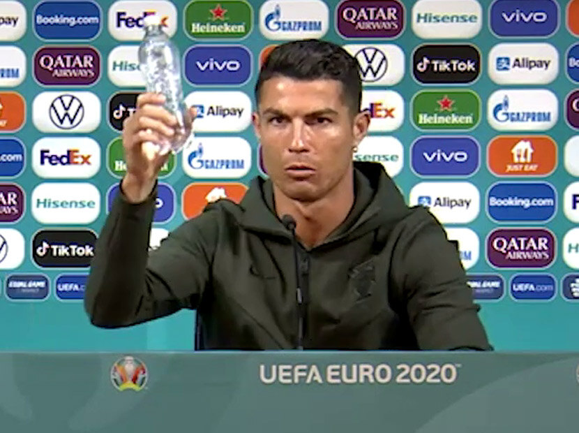 Ronaldo’nun su hamlesinin Coca-Cola’ya bedeli 4 milyar dolar