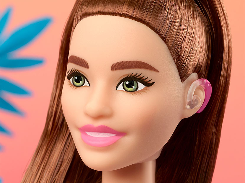 Barbie'den işitme cihazı takan yeni bebek
