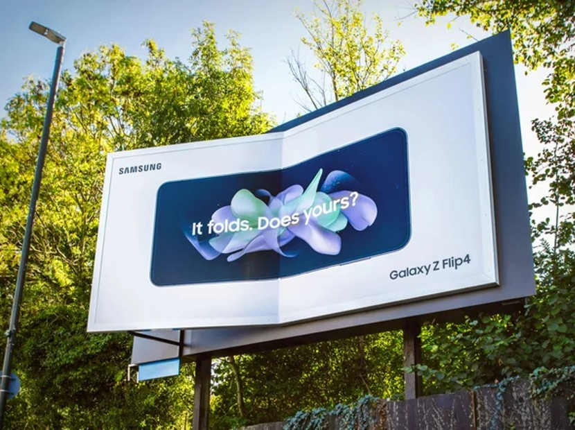 Katlanabilir telefon için katlanan billboard