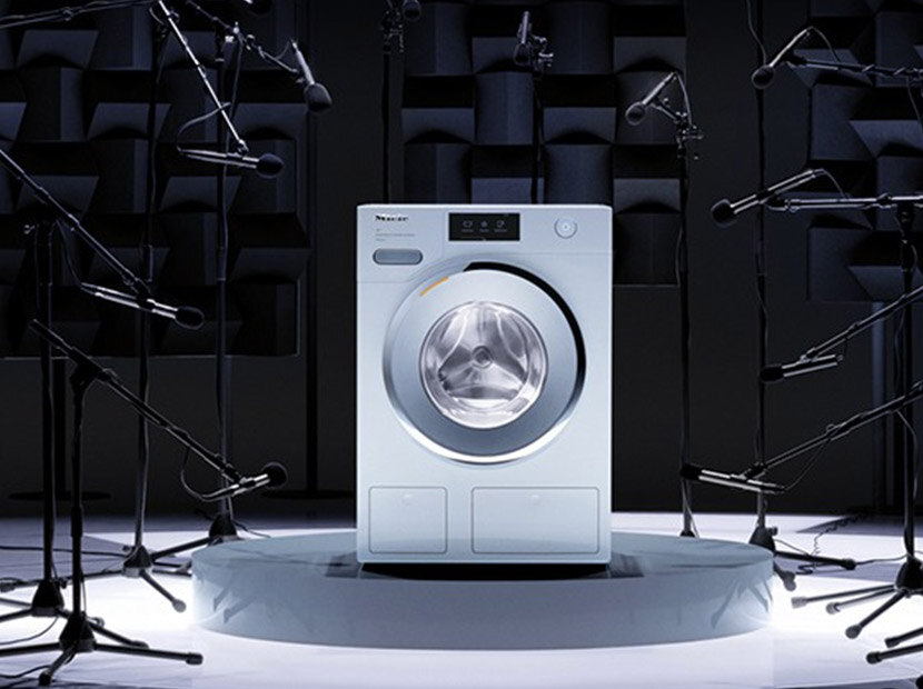 Çamaşır makinesi sessizliğiyle kaydedilen podcast