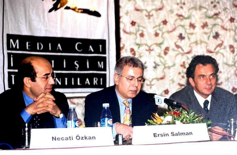 MediaCat’in ilk etkinliklerinden biri “MediaCat İletişim Toplantıları” adını taşıyan seri sektörel buluşmalardı. Kasım 1997 Ankara Sheraton Otel’de düzenlenen bu buluşmada konuşmacılar arasında Necati Özkan, Ersin Salman, Haluk Gürgen, Haluk Mesci vardı.