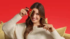 Ülker Çikolata’nın yeni reklam yüzü Afra Saraçoğlu