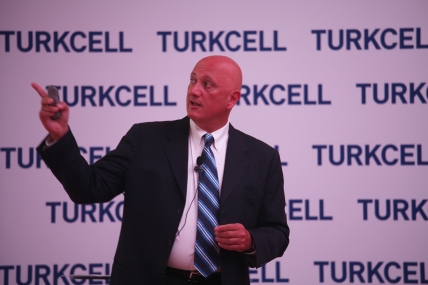Turkcell 2. çeyrekte gelirlerini yüzde 8 artırdı